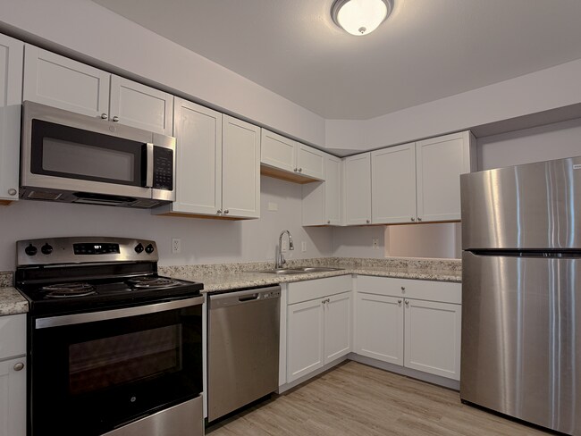 Kitchen - Waverly Flatz