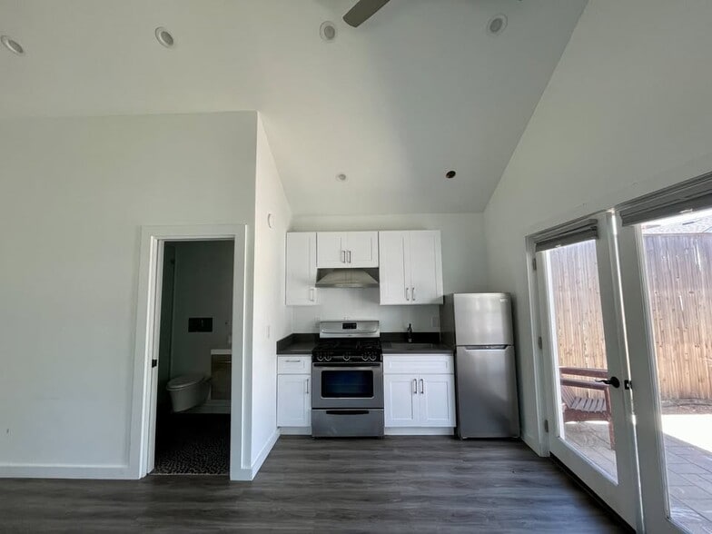 Building Photo - 2736 Chanslor Ave