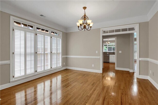 Building Photo - 312 Declaire Way NE