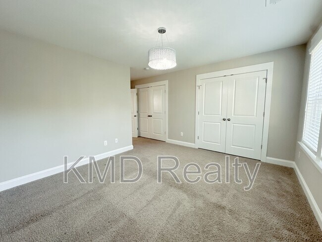 Building Photo - 807 McArthur Ave