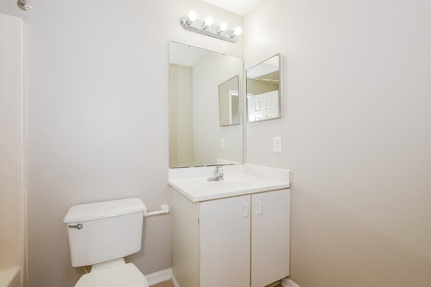 Building Photo - 1137 Amanda Kay Cir