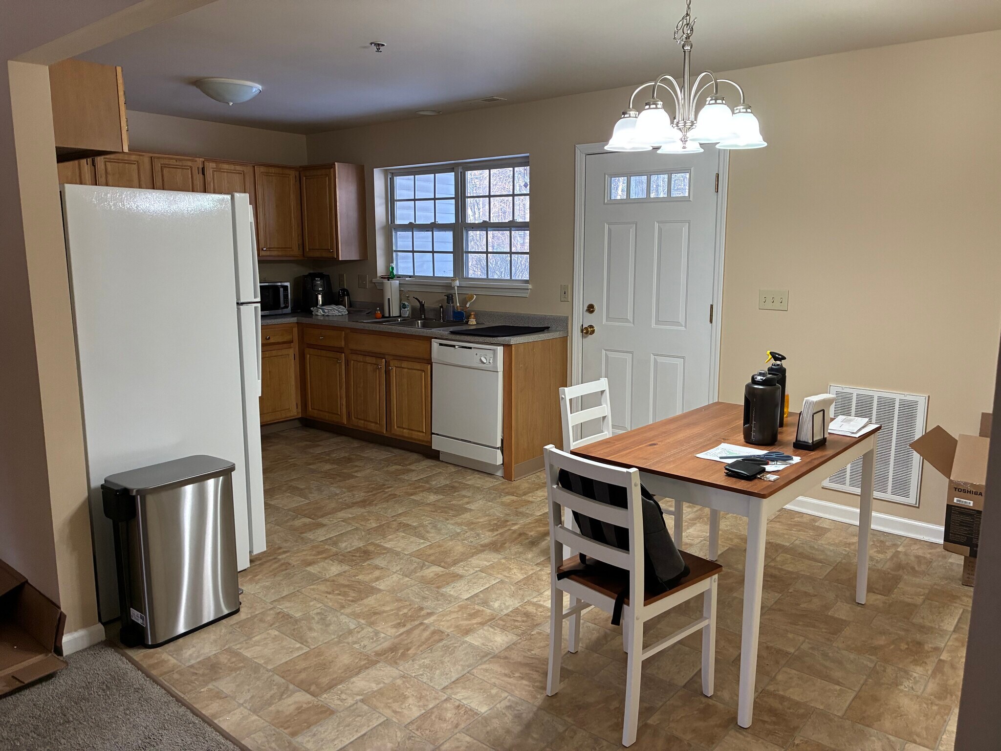 Building Photo - 112 Willow St