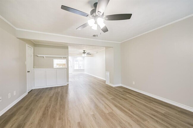 Building Photo - 433 Sunset Dr