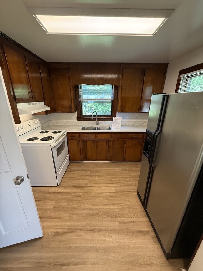 Building Photo - 3 bd 2 ba House