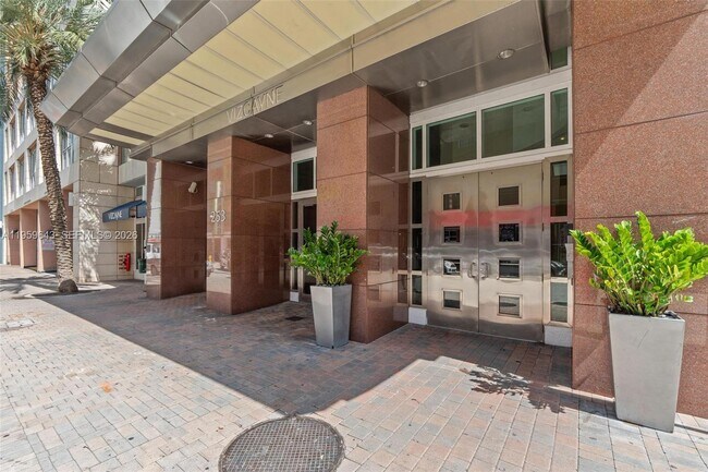 Building Photo - 253 NE 2nd St