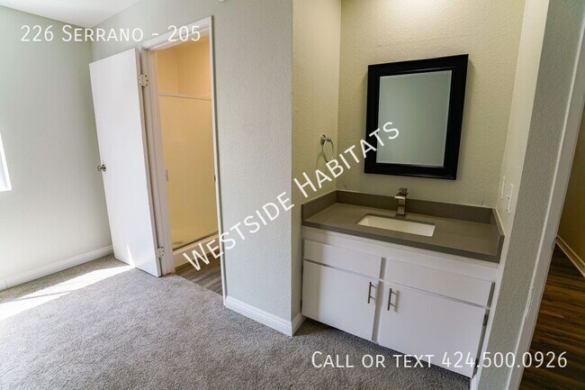Building Photo - 226 Serrano-205