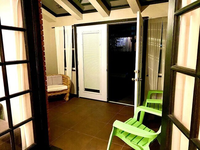 Building Photo - 1996 S Cherry St