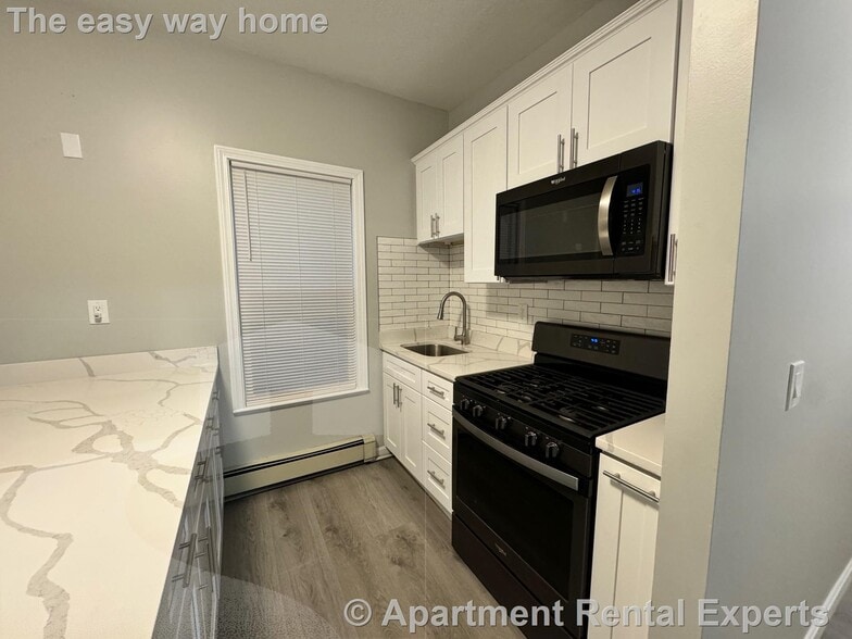 Building Photo - 10 Pearl St Pl