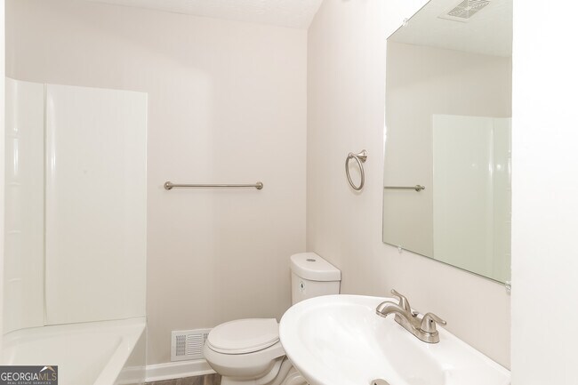 Building Photo - 246 Timber Lake Cir