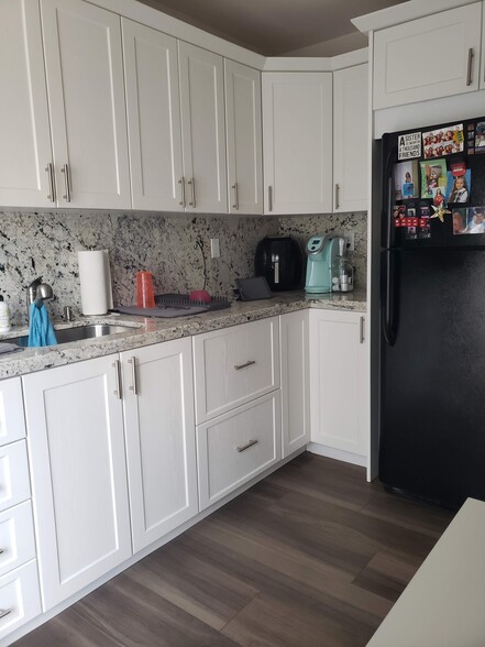 Remodeled kitchen - 10425 SW 154th Ct