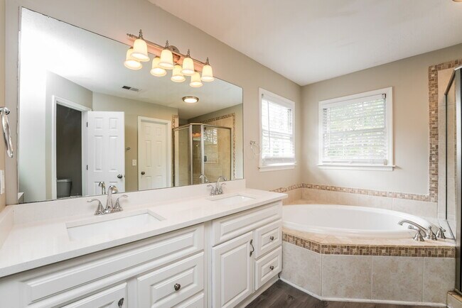 Building Photo - 1484 Yorktown Dr NW