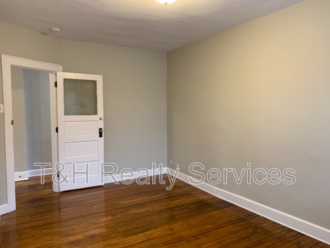 Building Photo - 4842 N College Ave