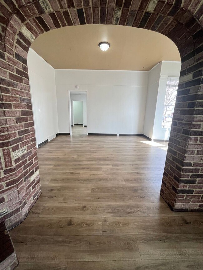 Building Photo - Ranch Style 2 Bed/1 Bath with Fenced in Yard!