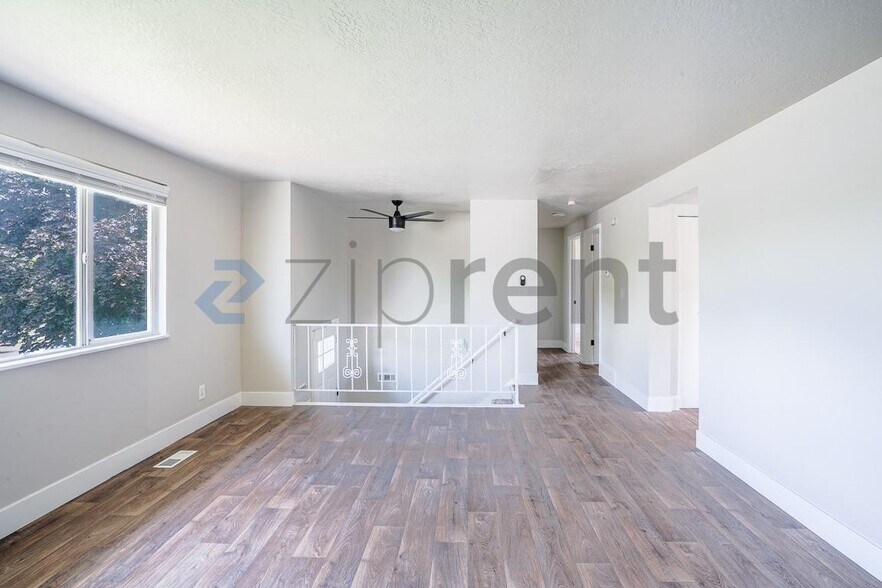 Building Photo - Unit Unit A