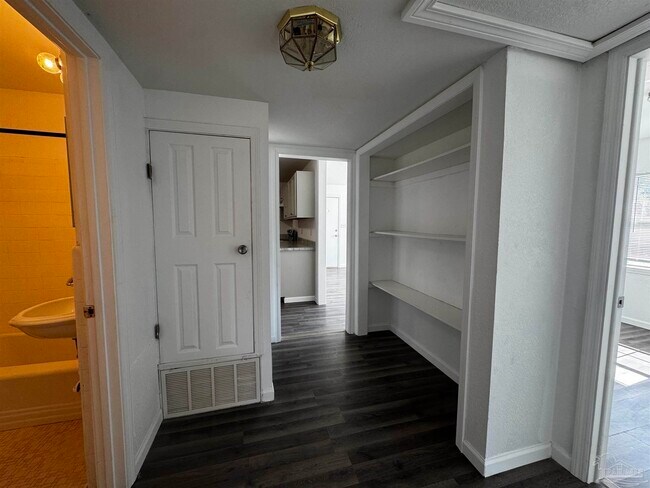 Building Photo - 5367 Locklin Ave