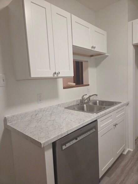 Kitchen - New Appliances - 467 Maplewood Ave