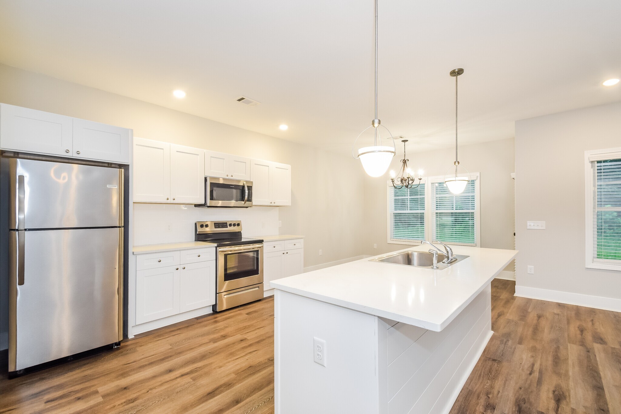 Building Photo - 1053 Autumns Wood Cir E