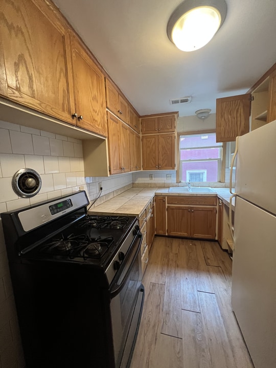 Building Photo - 2419 Plymouth Ave N