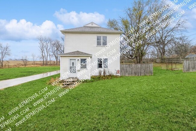 Primary Photo - CHARMING FARMHOUSE!! 3 Bed, 1.5 Bath Home ...