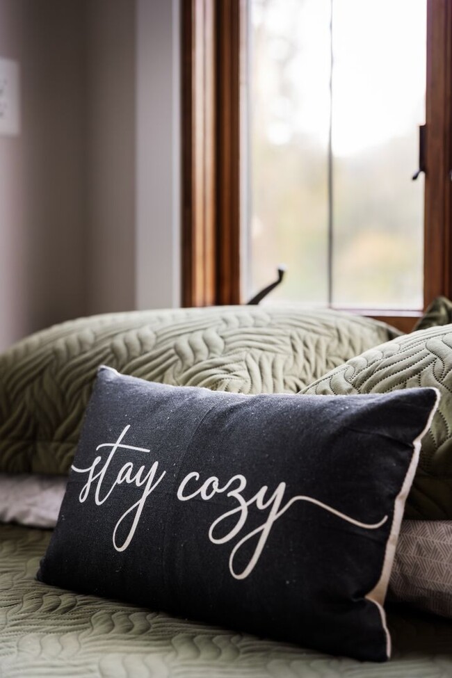 Building Photo - 730 Bennys Bch Rd