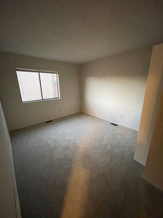 Building Photo - 5550-5556 Bonita Village Rd