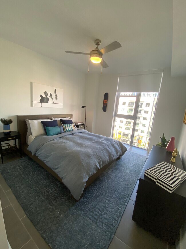 Building Photo - 213 NE 27th St