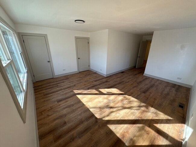 Building Photo - 7812 S Paxton Ave