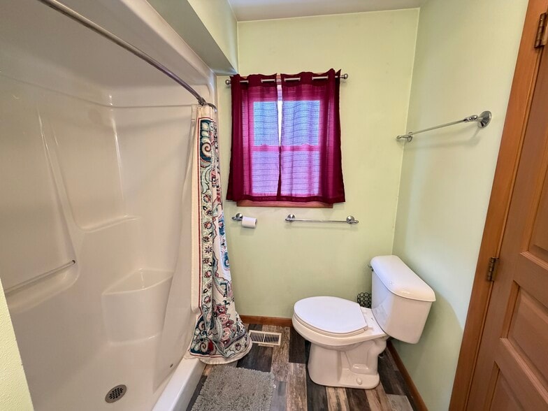 Building Photo - 102 1st St