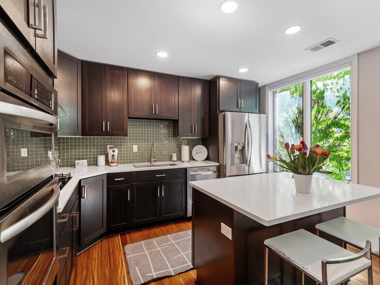 Building Photo - 1471 Lindazzo Ave