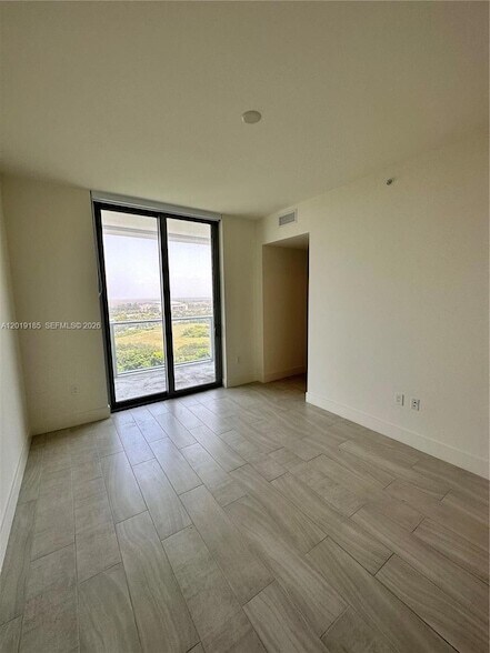 Building Photo - 2000 Metropica Wy