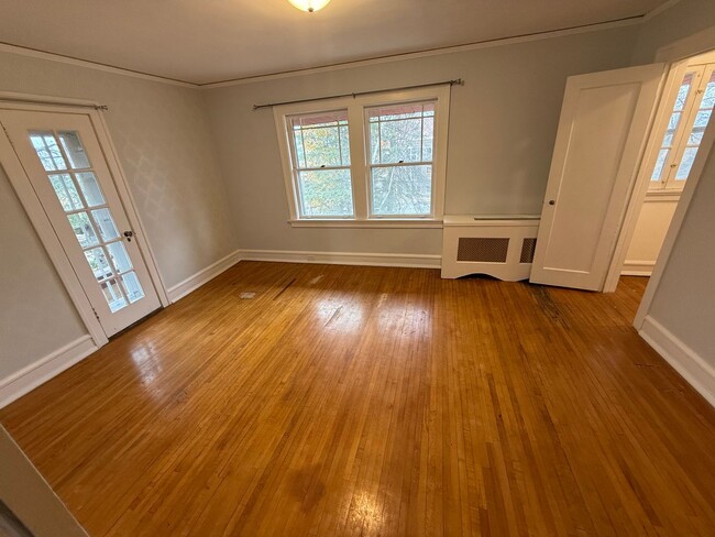 Building Photo - SHORT TERM RENTAL ONLY NOW to 5-31-25