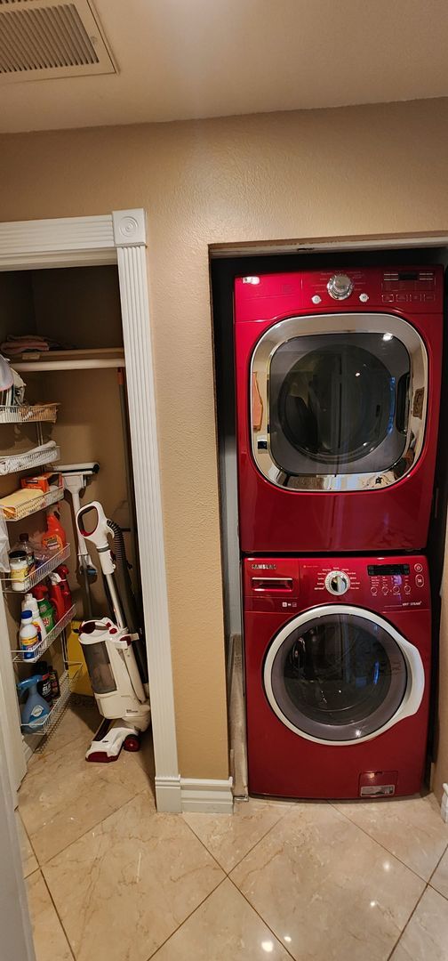 Building Photo - Fully furnished-full Sphere view