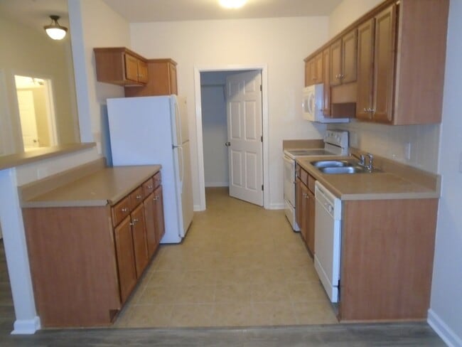 Building Photo - 635 Marshtree Ln