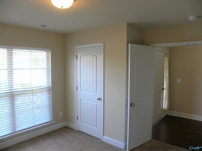 Building Photo - 202 Ashbrook Cir
