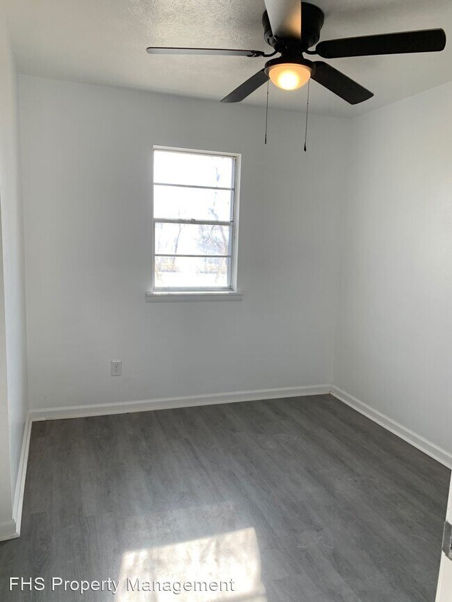 Building Photo - 3 br, 1 bath House - 1033 E Villa Marie