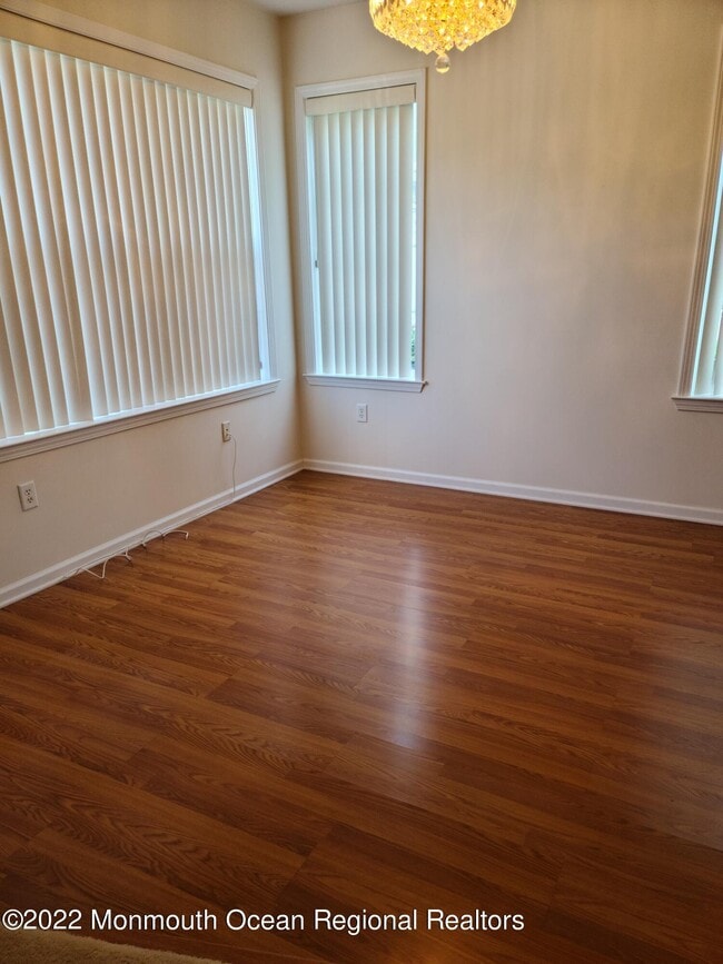 Building Photo - 211 Mill Pond Way