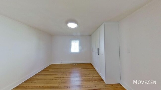 Building Photo - 1710 Oakwood Ave