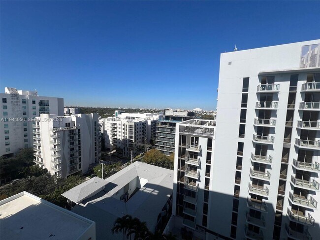 Building Photo - 1600 SW 1st Ave