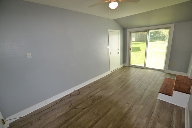 Building Photo - Updated, 3 bedroom, 2 bath home on treed l...
