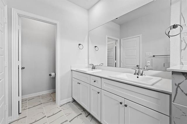 Building Photo - 4831 Aldenbury St