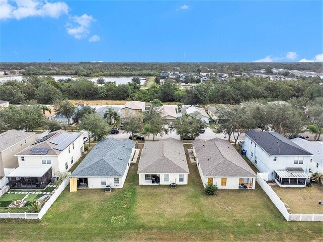 Building Photo - 7833 Carriage Pointe Dr