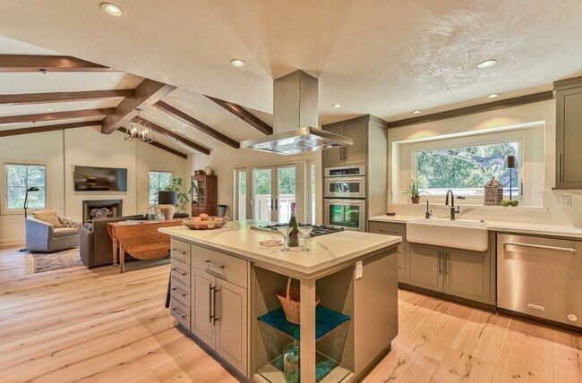 Building Photo - Luxury Living in Corral de Tierra!