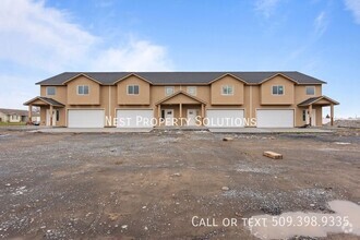 Building Photo - Brand New 3 Bed 2.5 Bath Townhome!! WSG In...