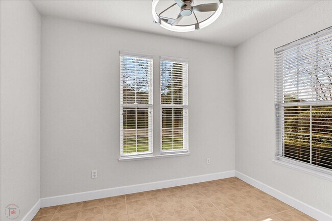 Building Photo - Beautiful 3(4) Bedroom/2 Bath Home Located in Lodi Ca