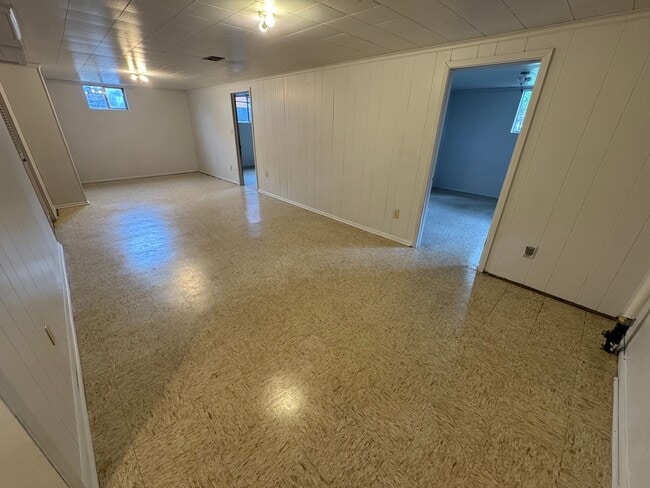 Building Photo - Spacious 3-Bed, 2-Bath Home with Included ...