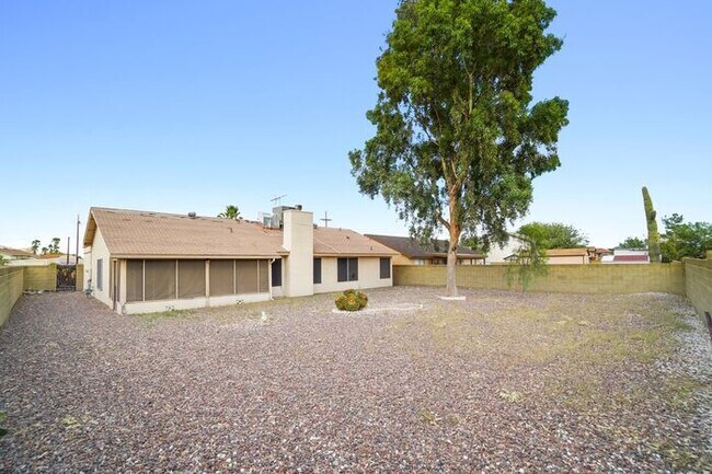 Building Photo - Southwest Area -3 bedroom, 2 bath Home wit...