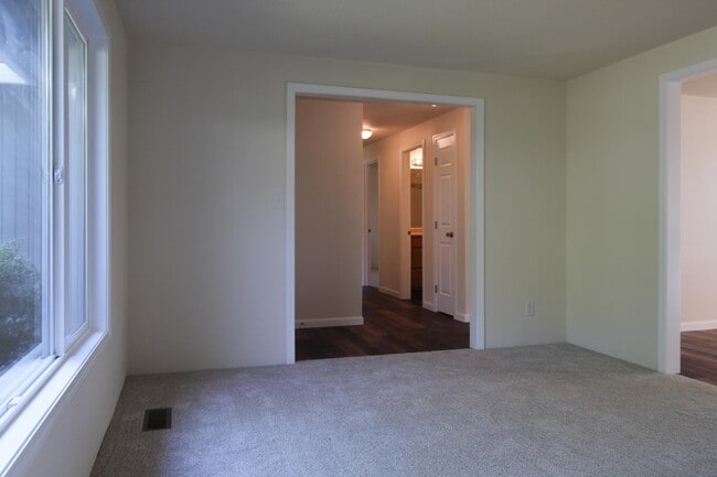 Building Photo - 2670 Fijian Way