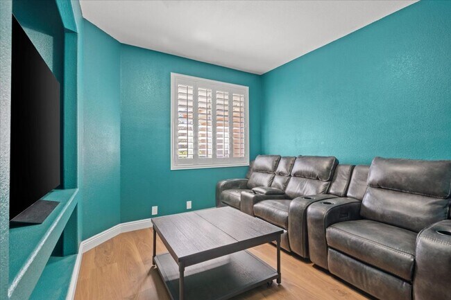 Building Photo - Modern, Elegant Fully Furnished 3 Bedroom Home in Spanish Trails