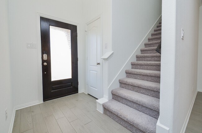 Building Photo - 7919 Royal Palm Dr