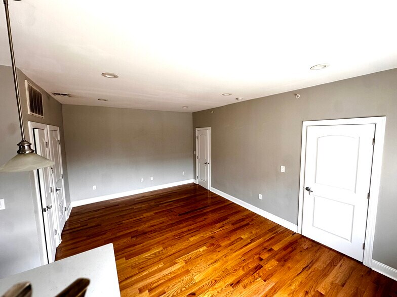 Living room - 384 Fairview Ave
